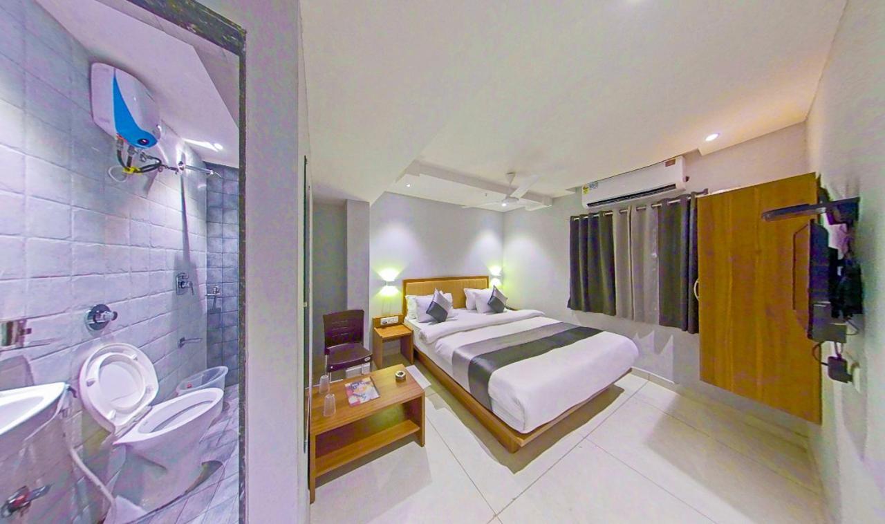 Hotel Nova Star Rajkot Buitenkant foto