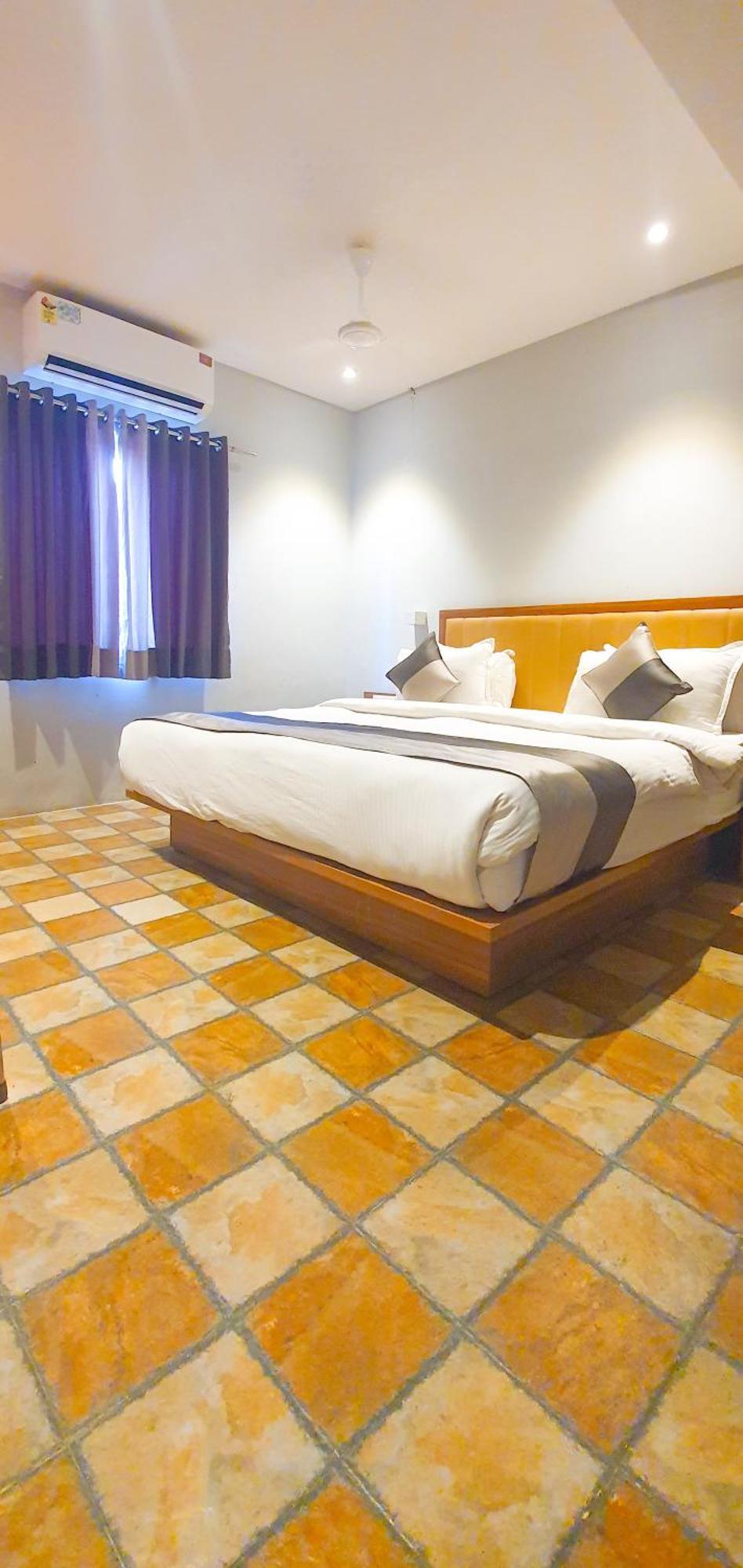 Hotel Nova Star Rajkot Buitenkant foto