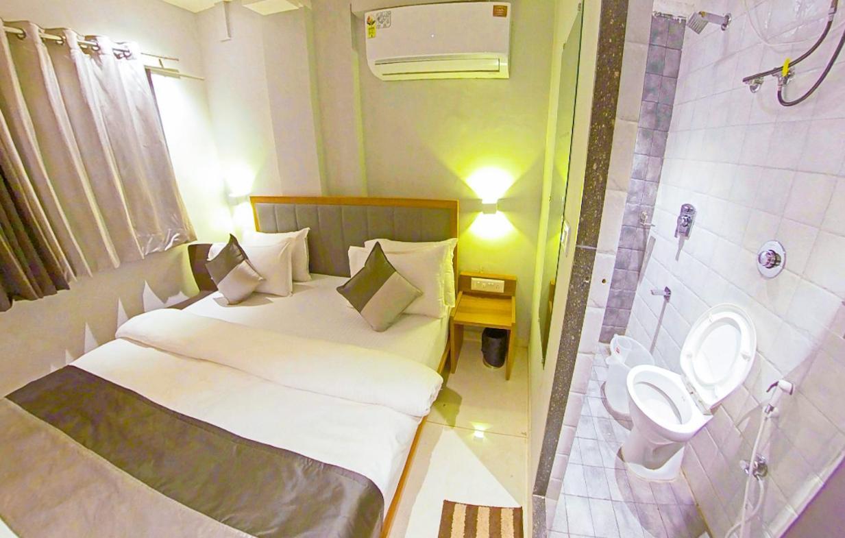 Hotel Nova Star Rajkot Buitenkant foto