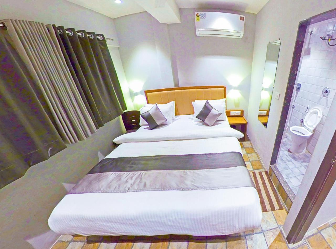 Hotel Nova Star Rajkot Buitenkant foto